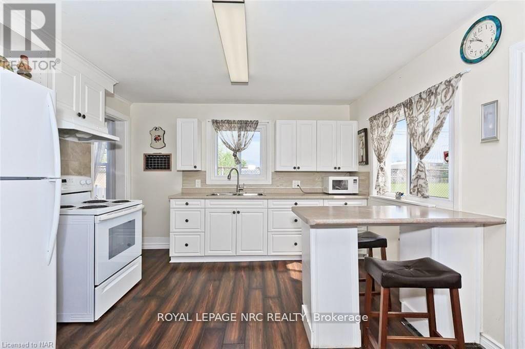 












. - 144 BURGAR STREET S

,
Welland (Welland Downtown),




Ontario
L3B2S8

