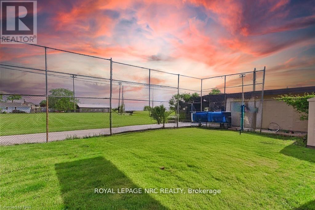 












. - 144 BURGAR STREET S

,
Welland (Welland Downtown),




Ontario
L3B2S8

