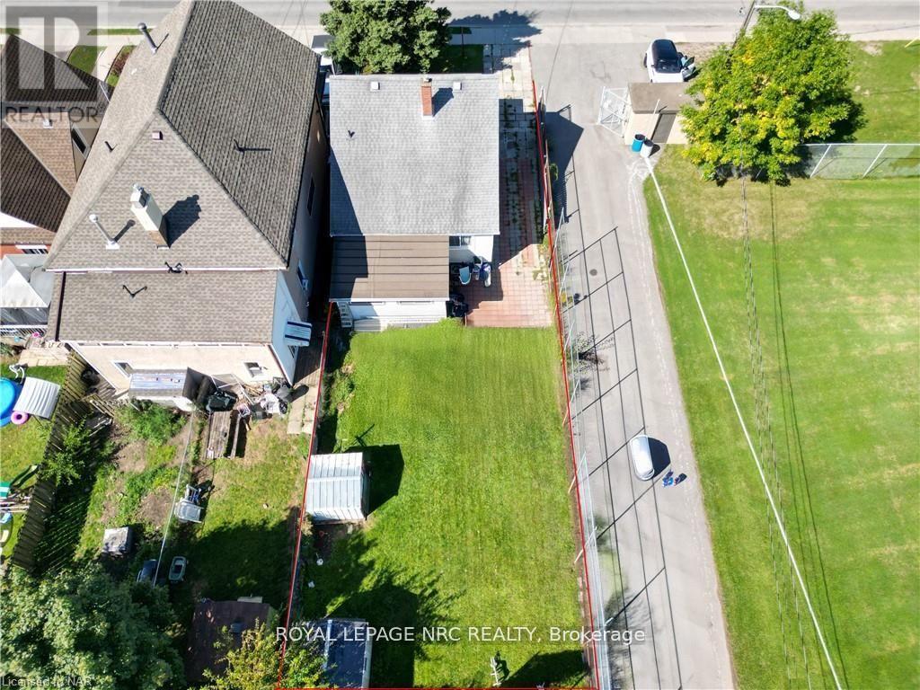 












. - 144 BURGAR STREET S

,
Welland (Welland Downtown),




Ontario
L3B2S8

