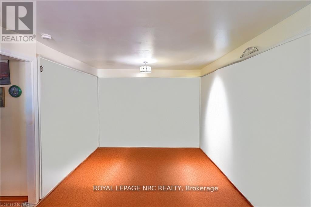 












. - 144 BURGAR STREET S

,
Welland (Welland Downtown),




Ontario
L3B2S8

