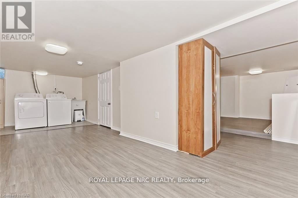 












. - 144 BURGAR STREET S

,
Welland (Welland Downtown),




Ontario
L3B2S8

