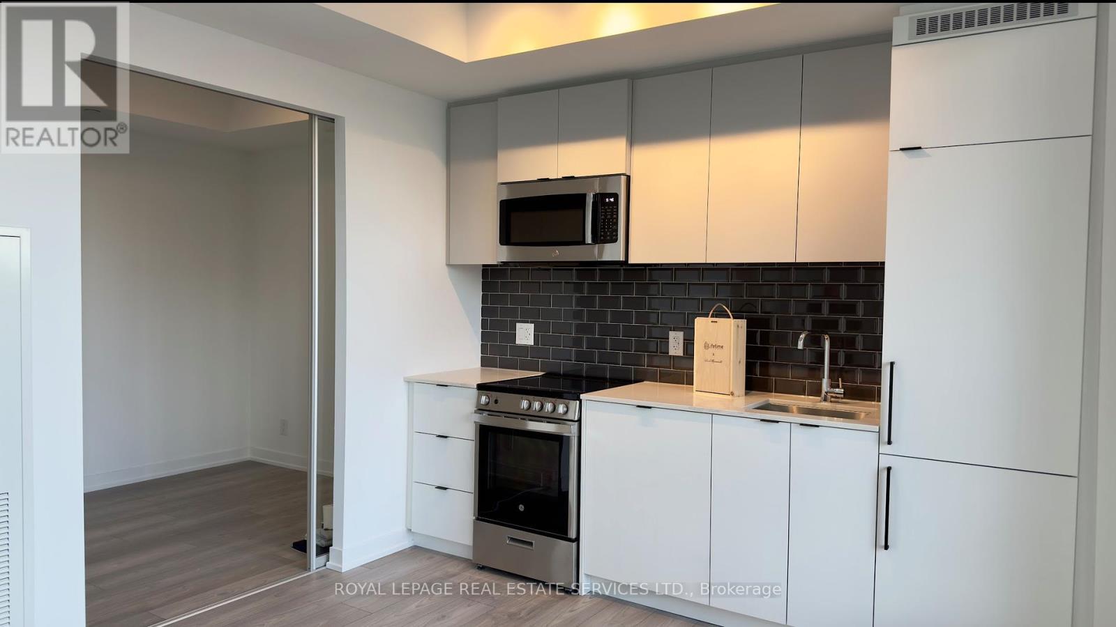 












602 - 1182 KING STREET W

,
Toronto,




Ontario
M6K1E6

