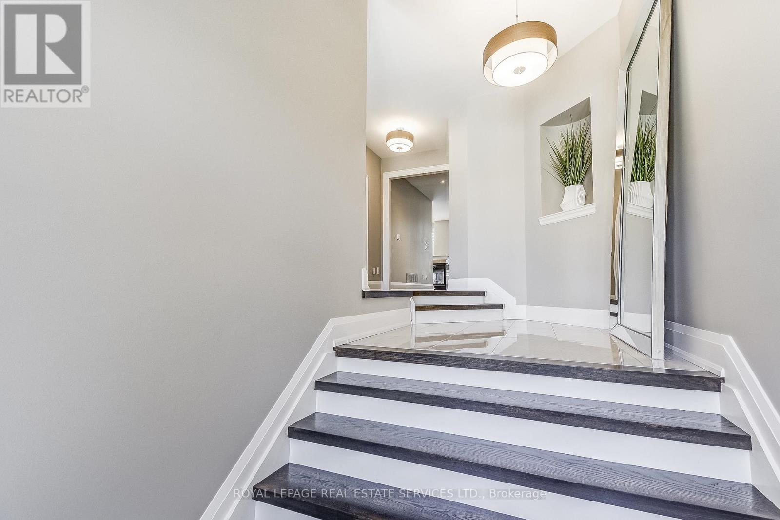 












11 - 2400 NEYAGAWA BOULEVARD

,
Oakville,




Ontario
L6H7P5

