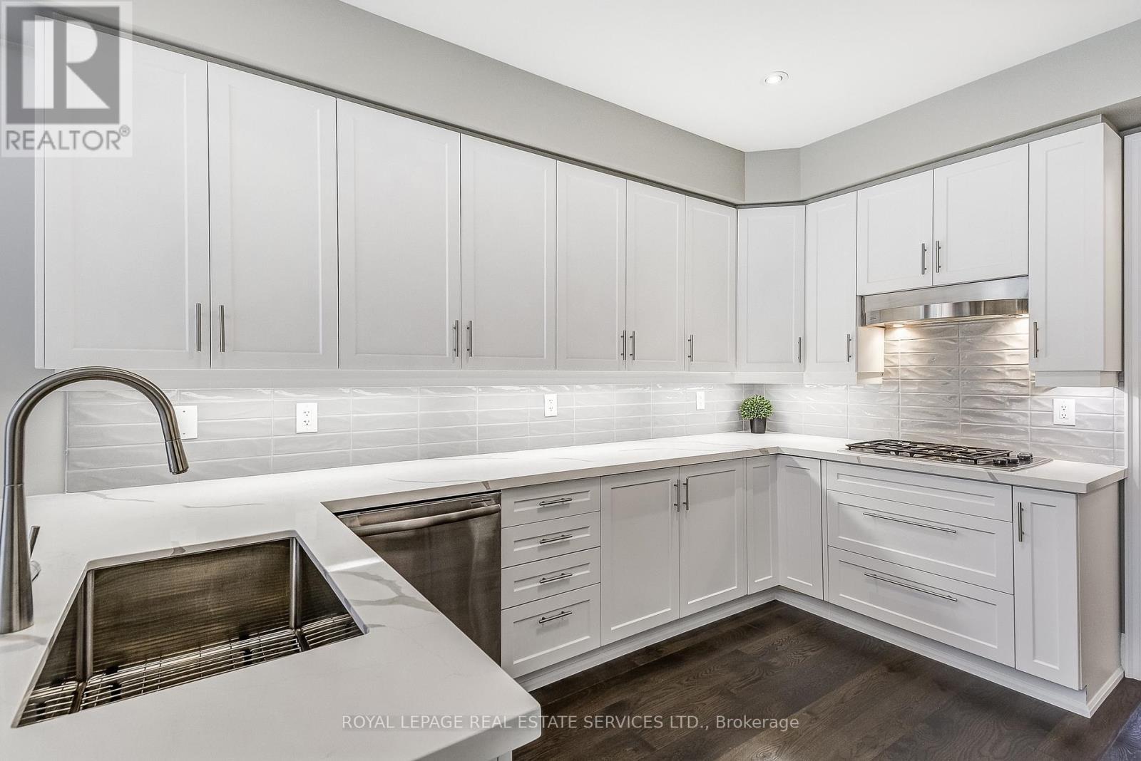 












11 - 2400 NEYAGAWA BOULEVARD

,
Oakville,




Ontario
L6H7P5

