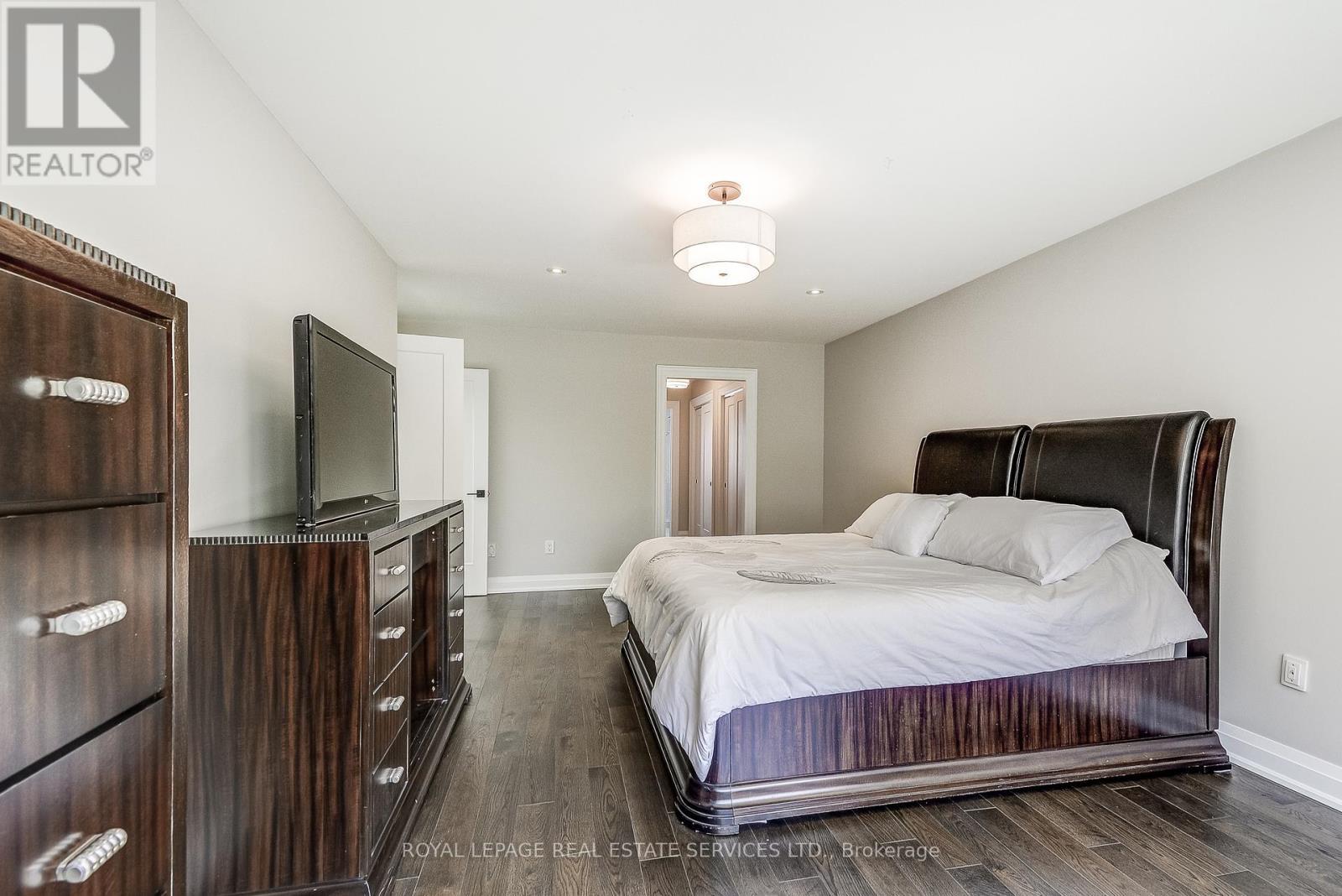 












11 - 2400 NEYAGAWA BOULEVARD

,
Oakville,




Ontario
L6H7P5

