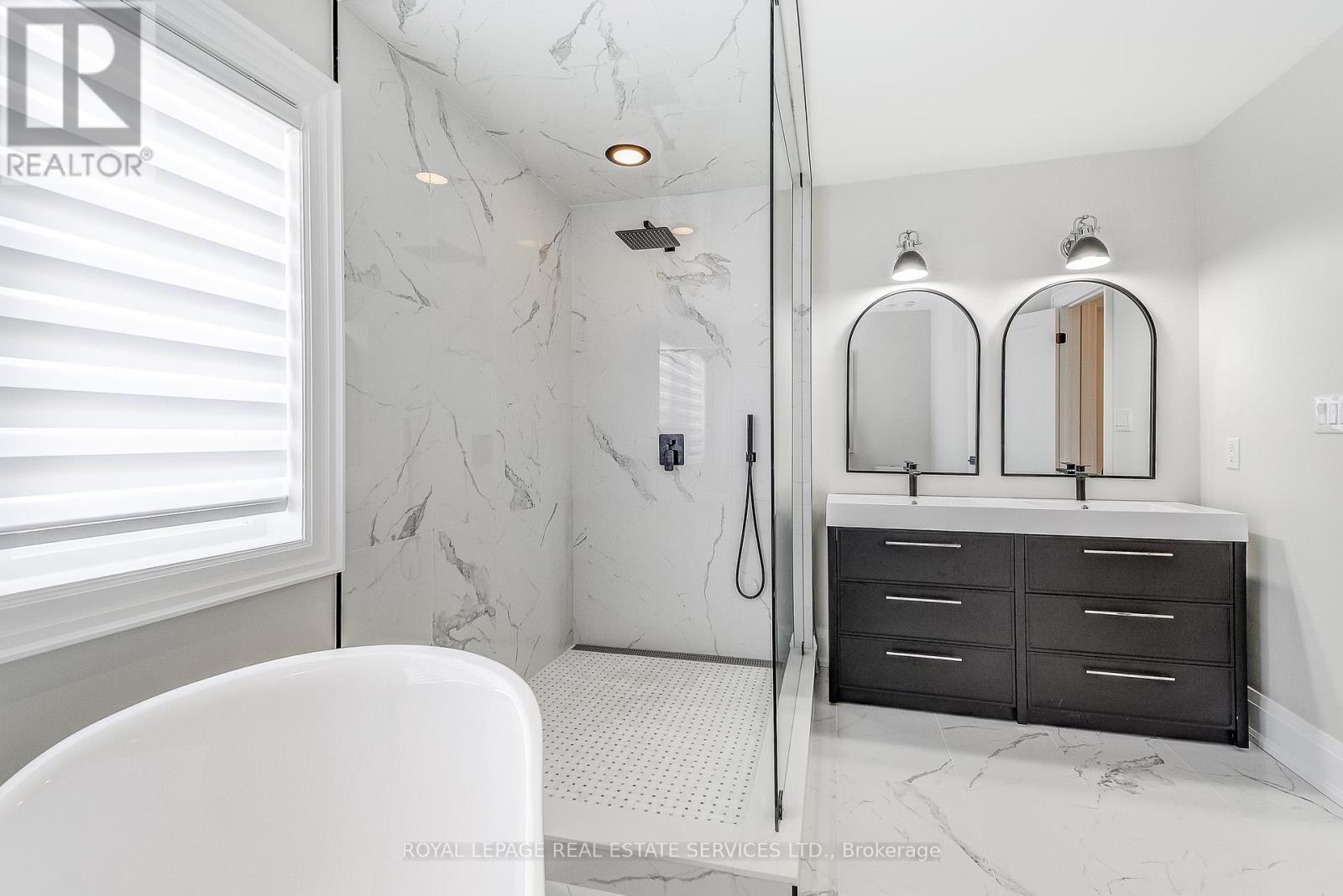 












11 - 2400 NEYAGAWA BOULEVARD

,
Oakville,




Ontario
L6H7P5

