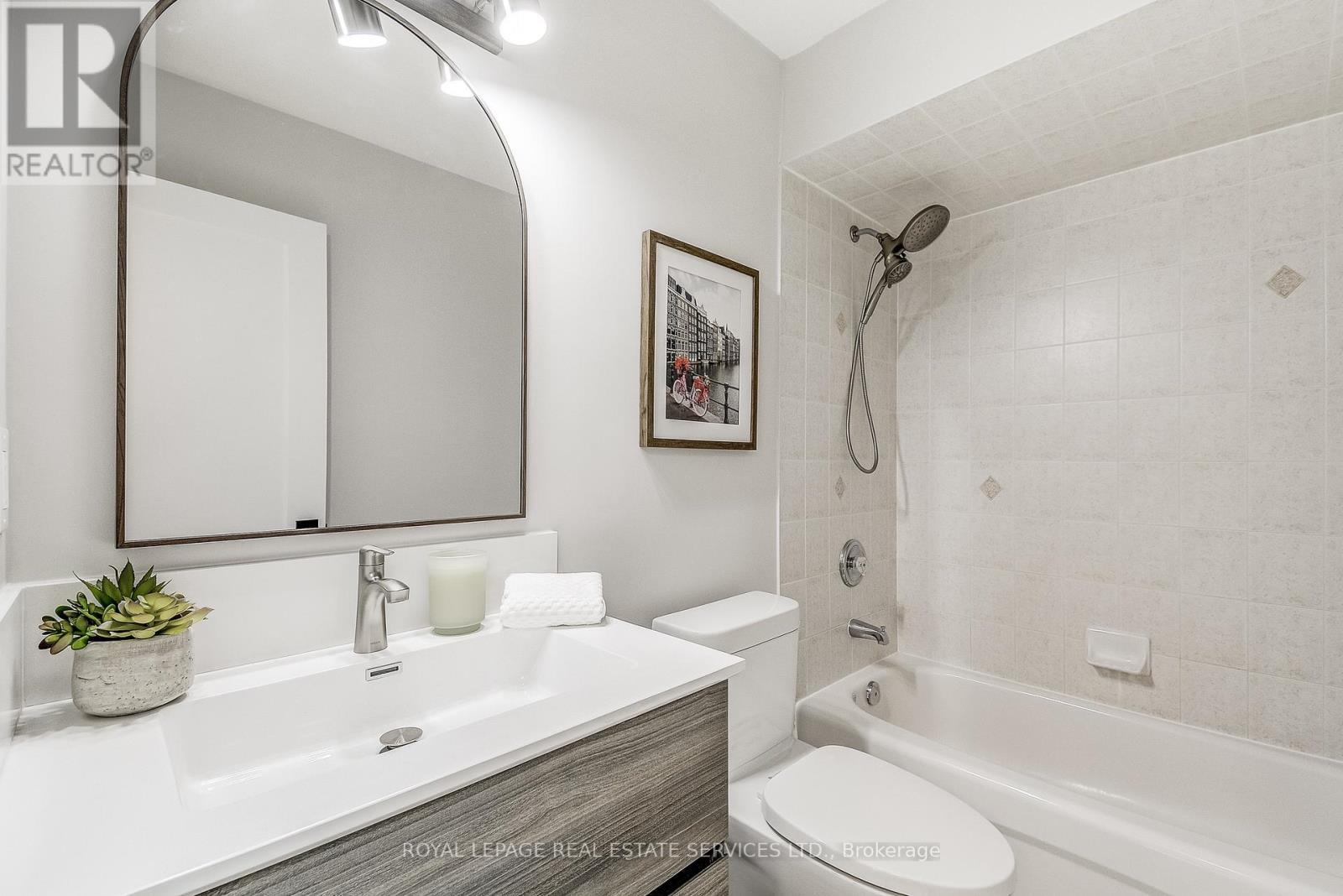 












11 - 2400 NEYAGAWA BOULEVARD

,
Oakville,




Ontario
L6H7P5

