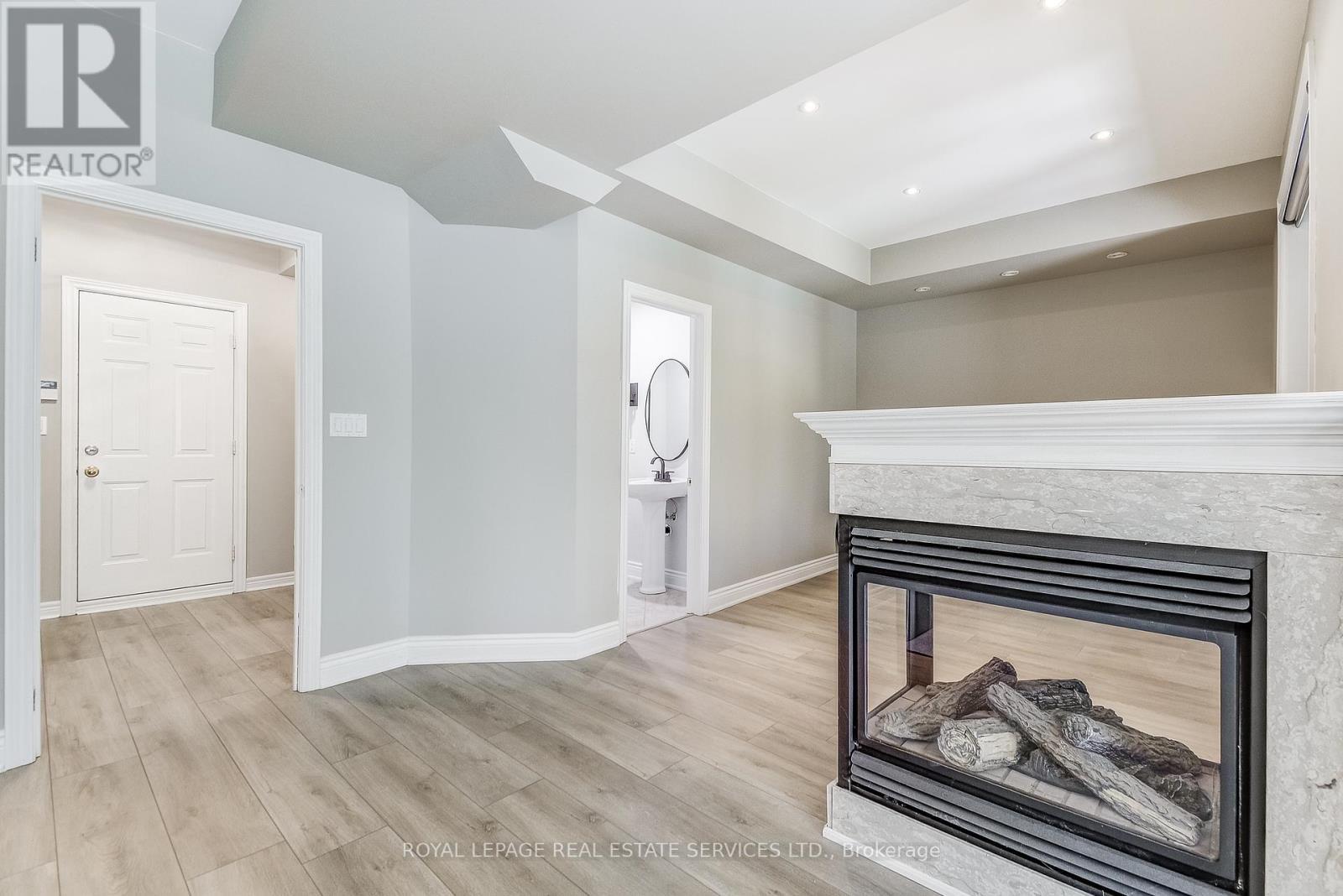 












11 - 2400 NEYAGAWA BOULEVARD

,
Oakville,




Ontario
L6H7P5

