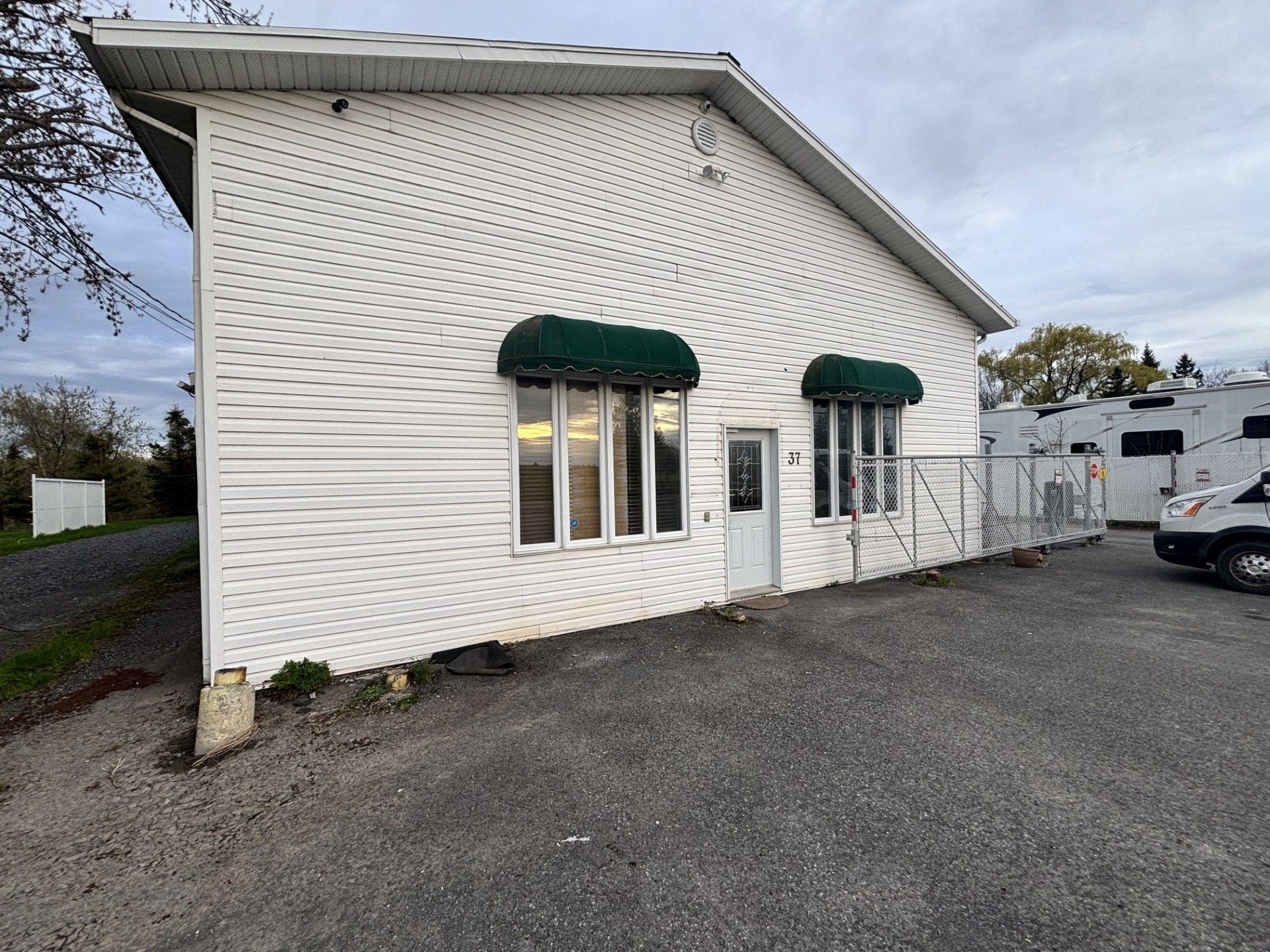 









37


Ch. du Ruisseau-des-Noyers

,
Saint-Jean-sur-Richelieu,




QC
J2Y1J4

