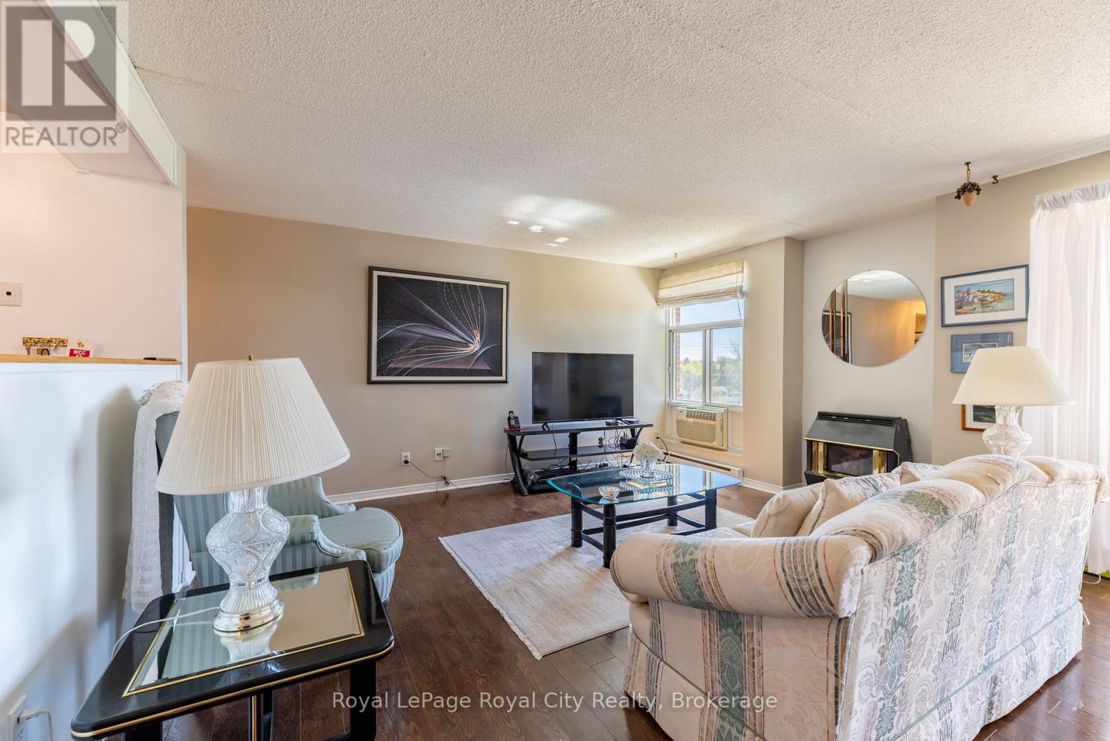 












601 - 8 CHRISTOPHER COURT

,
Guelph (Kortright West),




Ontario
N1G4N7

