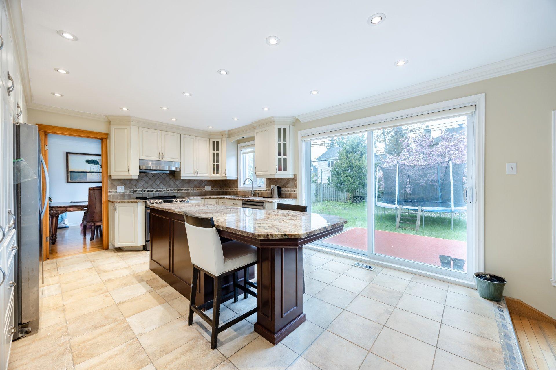 









129


Rue Houde

,
Kirkland,




QC
H9J3A8

