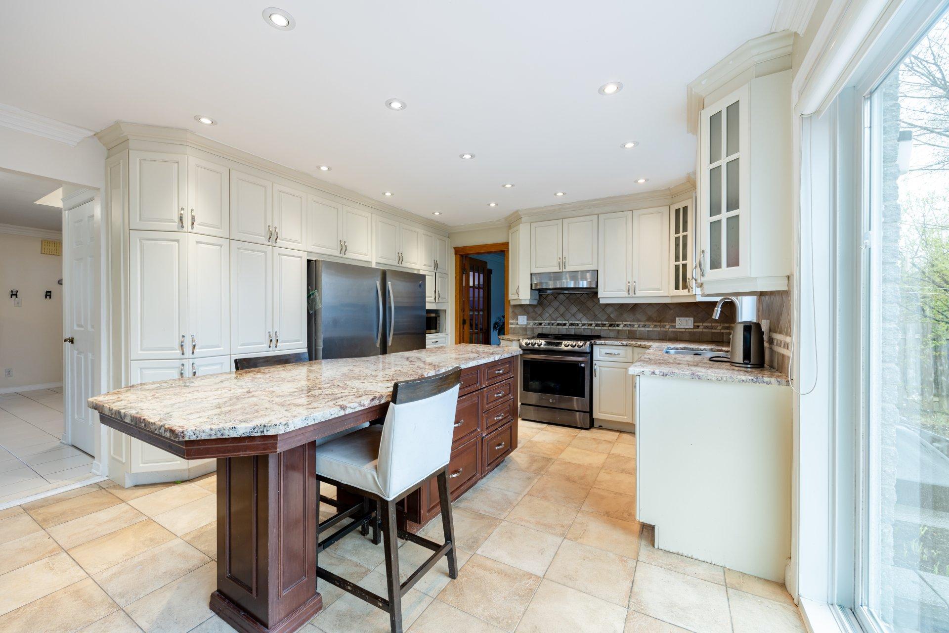 









129


Rue Houde

,
Kirkland,




QC
H9J3A8

