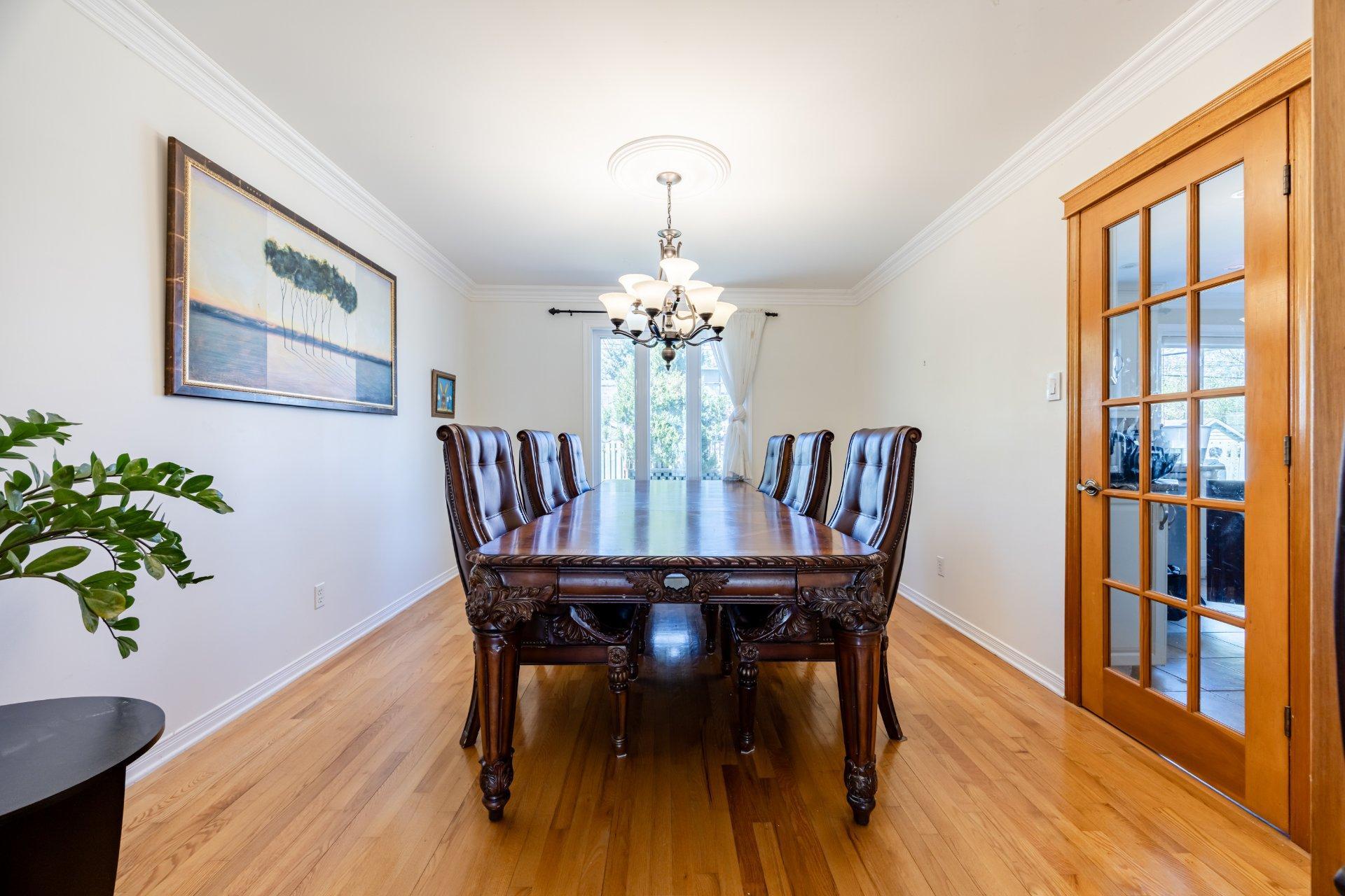 









129


Rue Houde

,
Kirkland,




QC
H9J3A8

