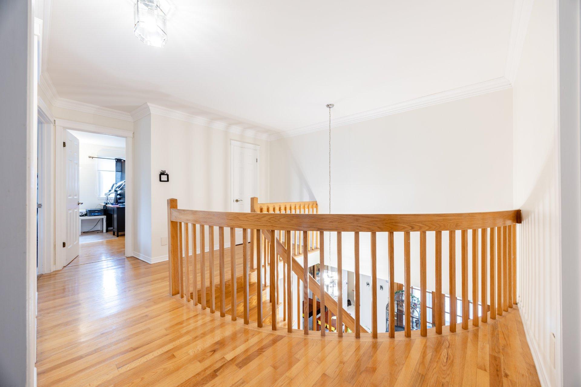 









129


Rue Houde

,
Kirkland,




QC
H9J3A8

