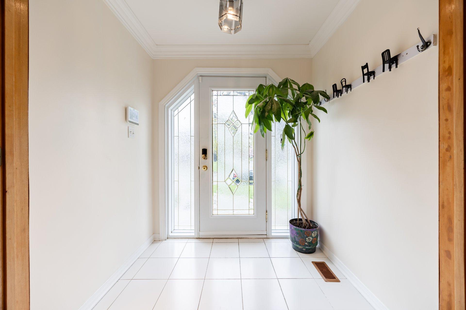 









129


Rue Houde

,
Kirkland,




QC
H9J3A8

