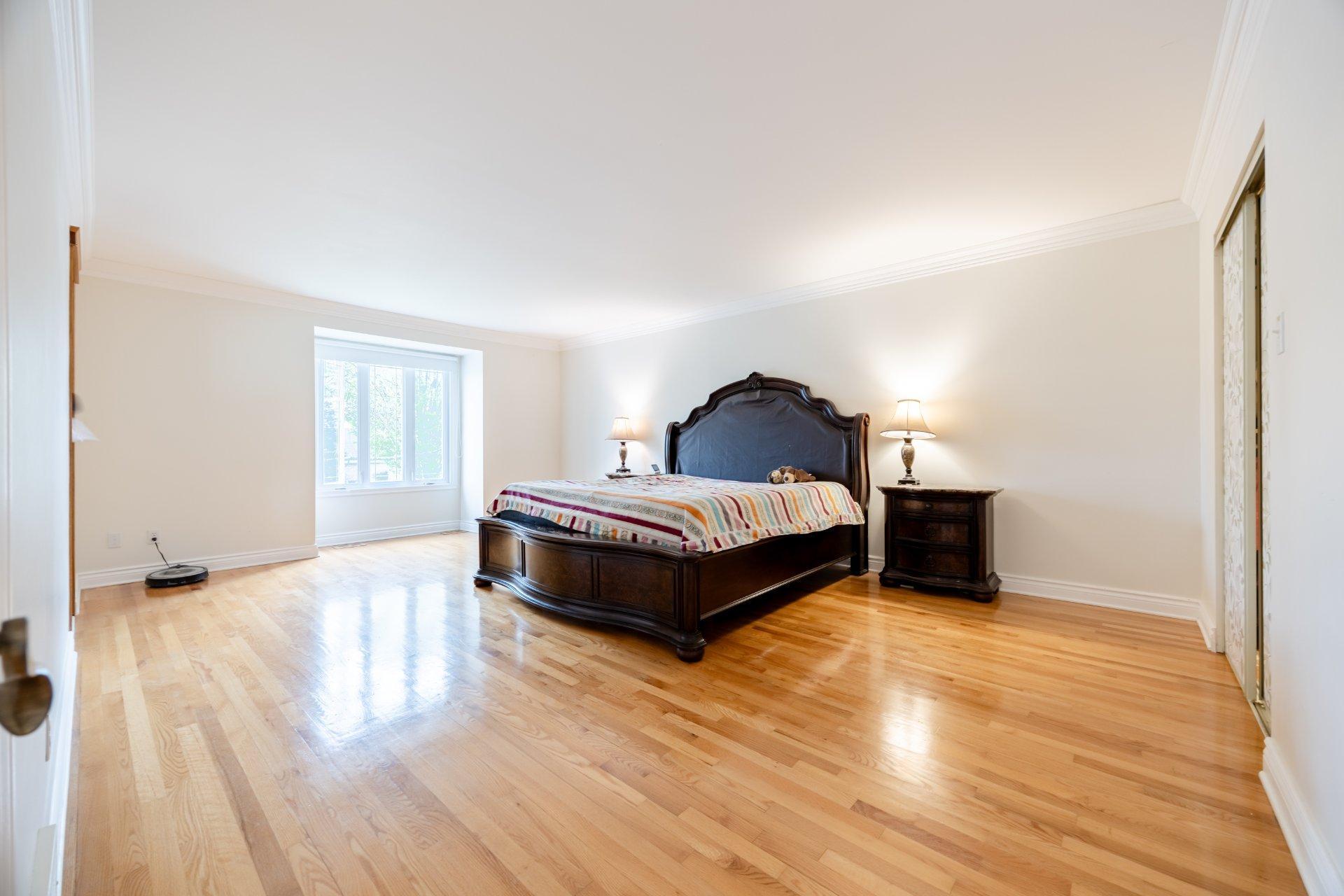 









129


Rue Houde

,
Kirkland,




QC
H9J3A8

