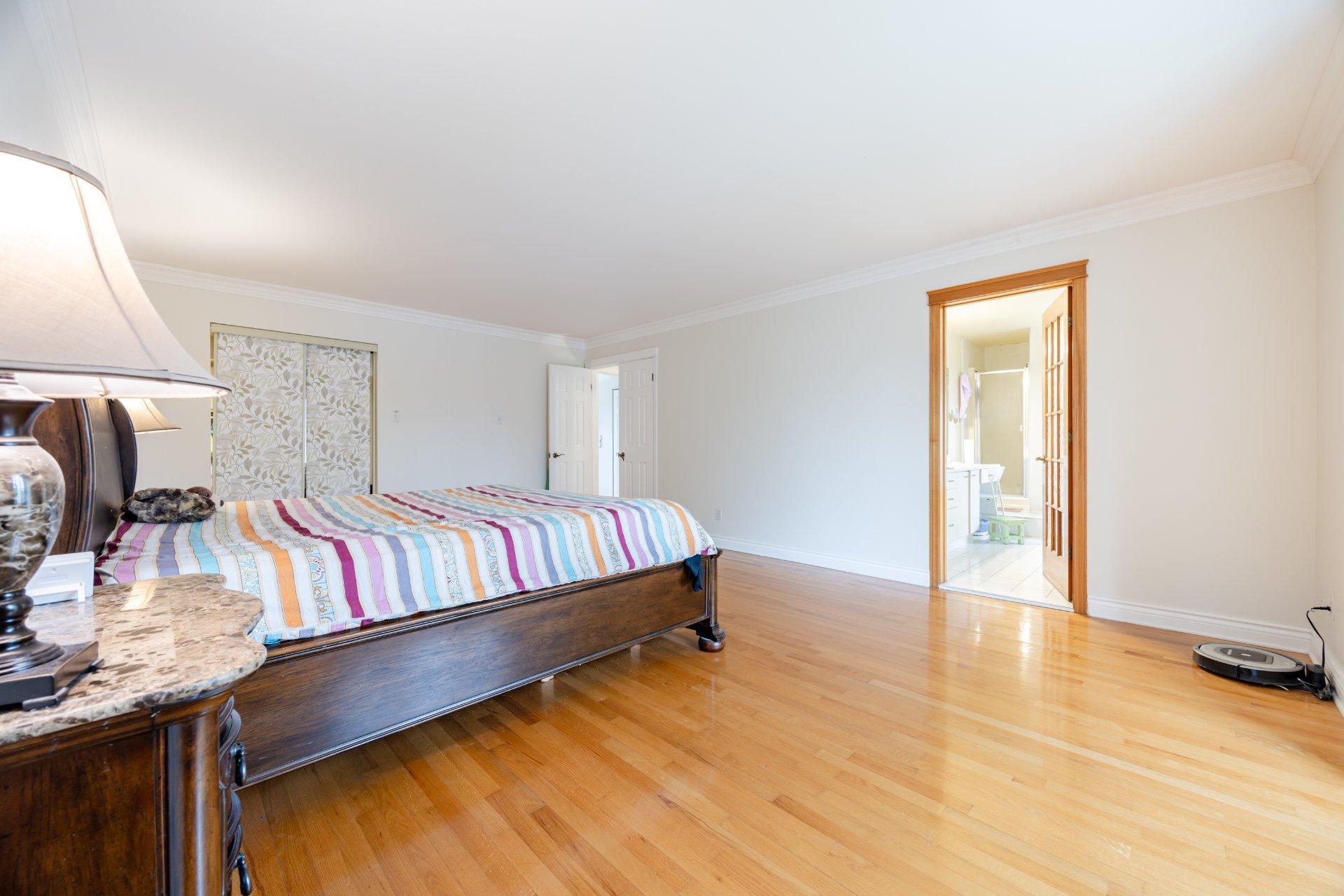 









129


Rue Houde

,
Kirkland,




QC
H9J3A8

