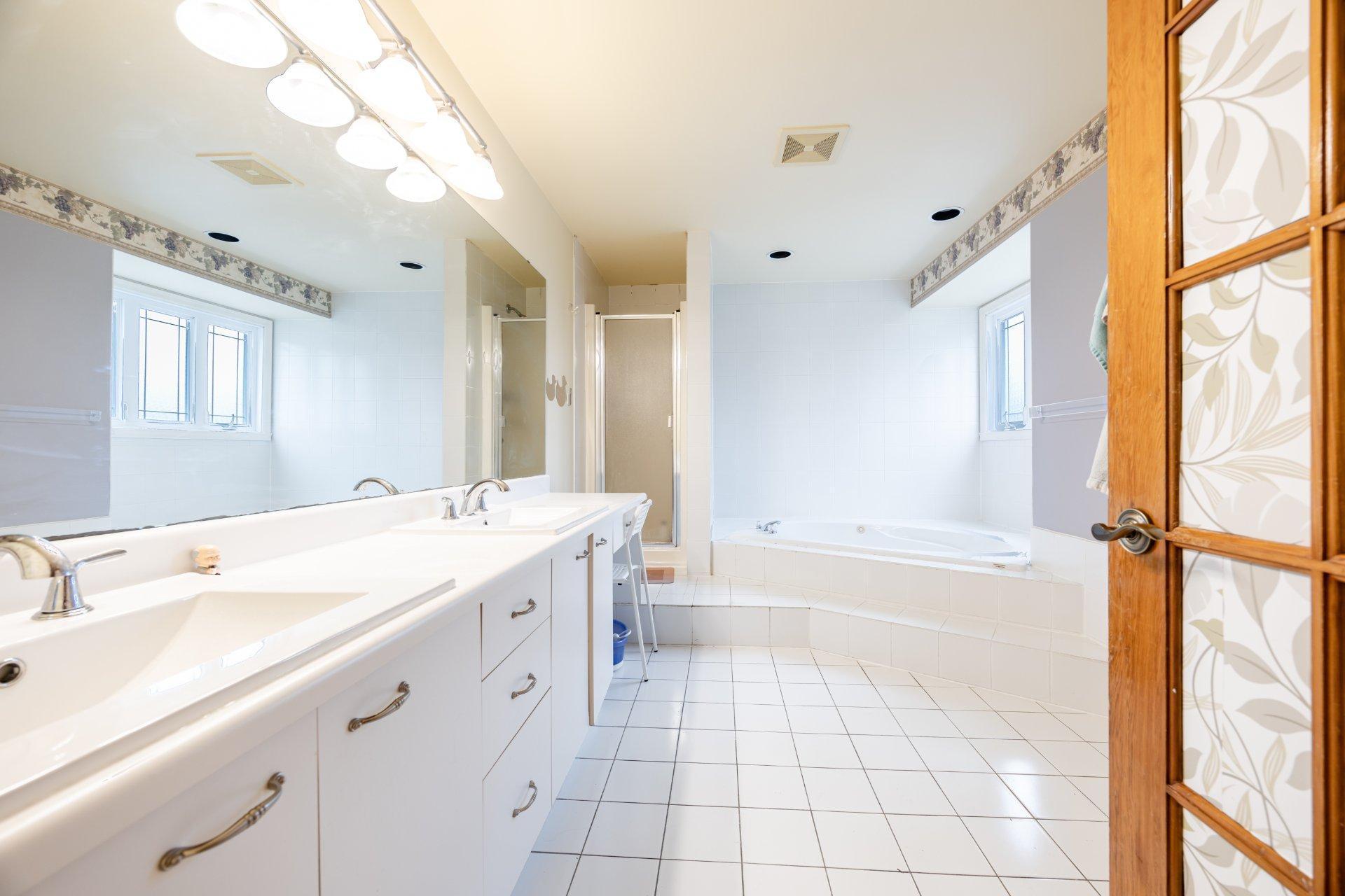 









129


Rue Houde

,
Kirkland,




QC
H9J3A8

