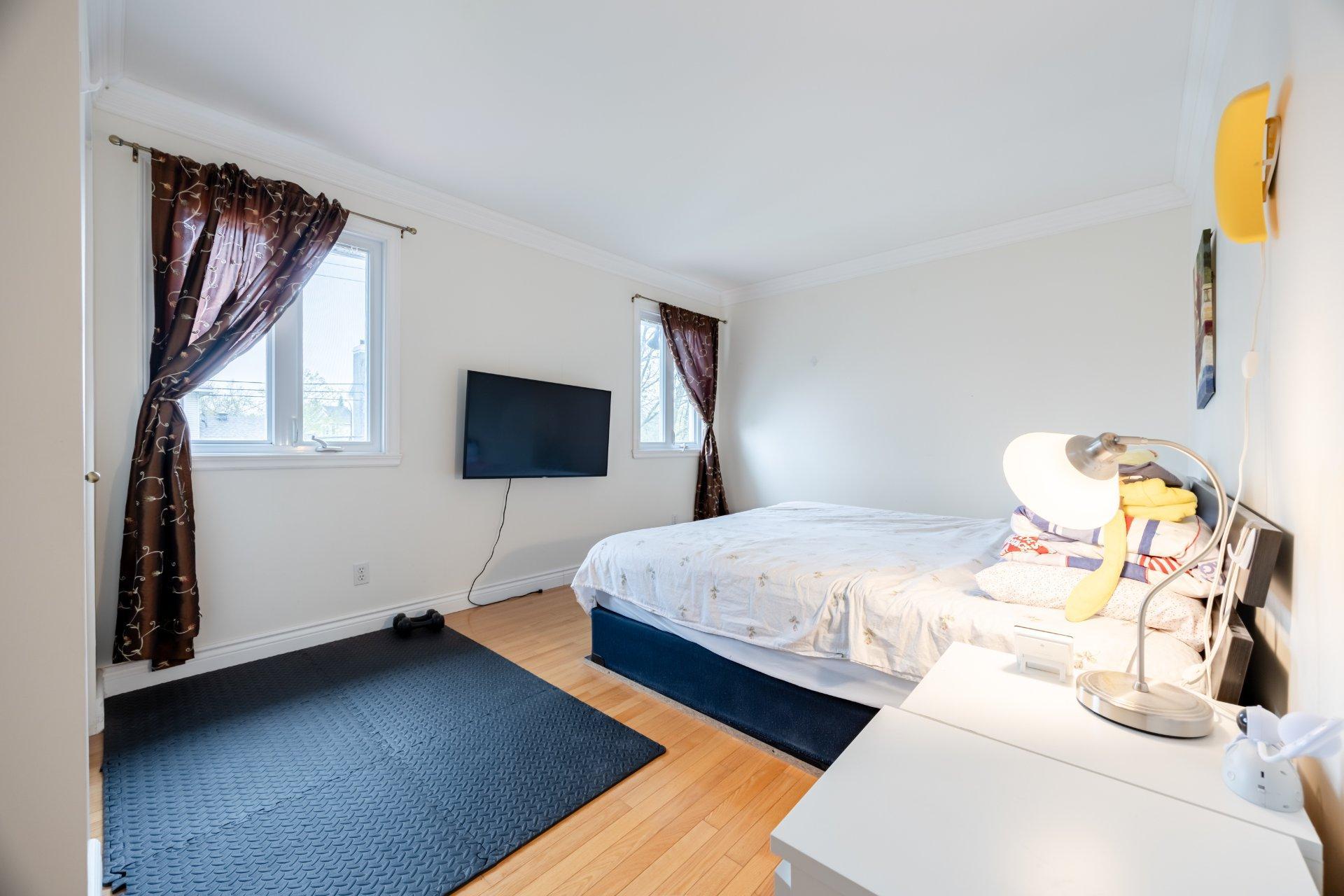 









129


Rue Houde

,
Kirkland,




QC
H9J3A8

