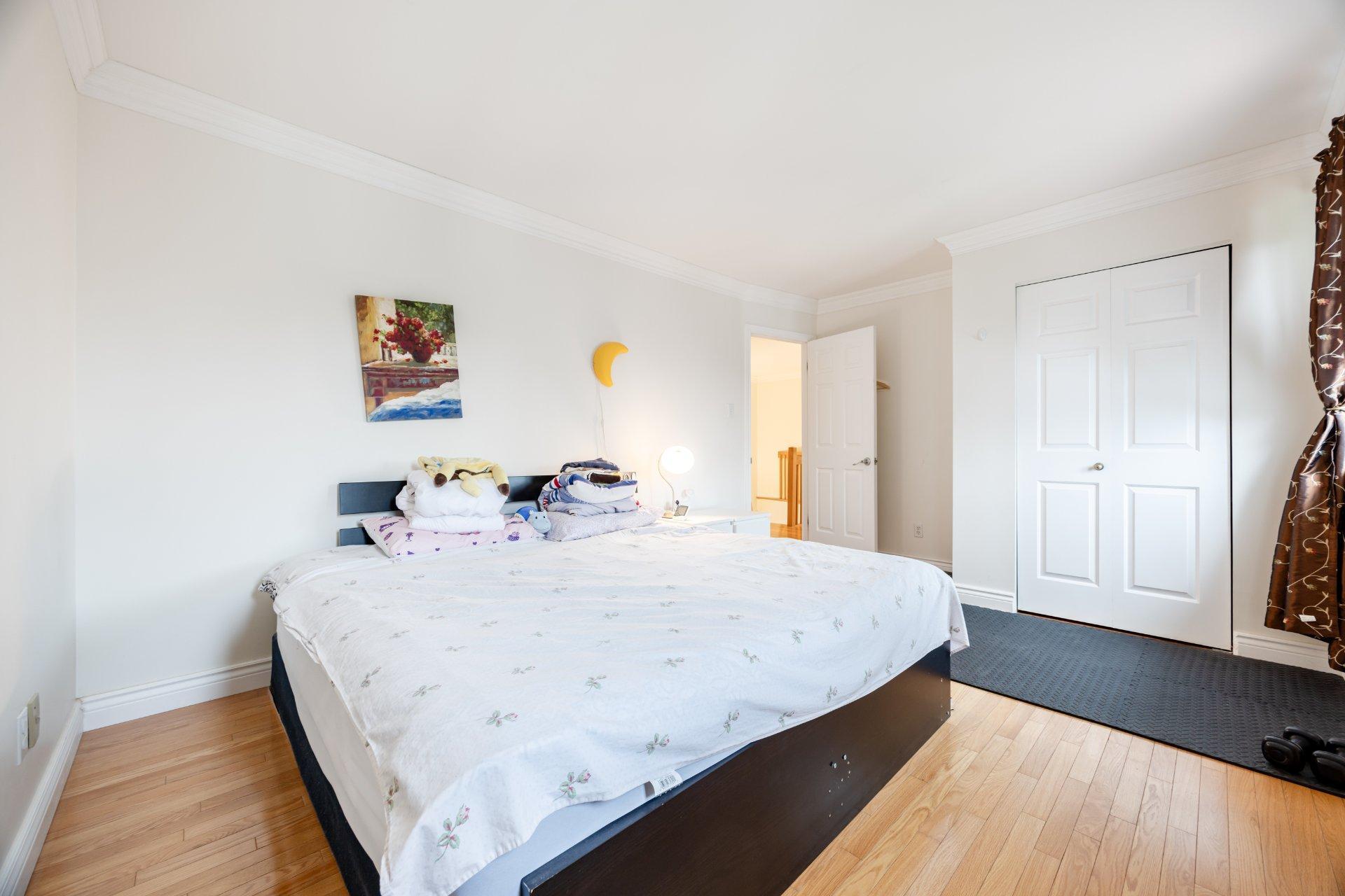 









129


Rue Houde

,
Kirkland,




QC
H9J3A8

