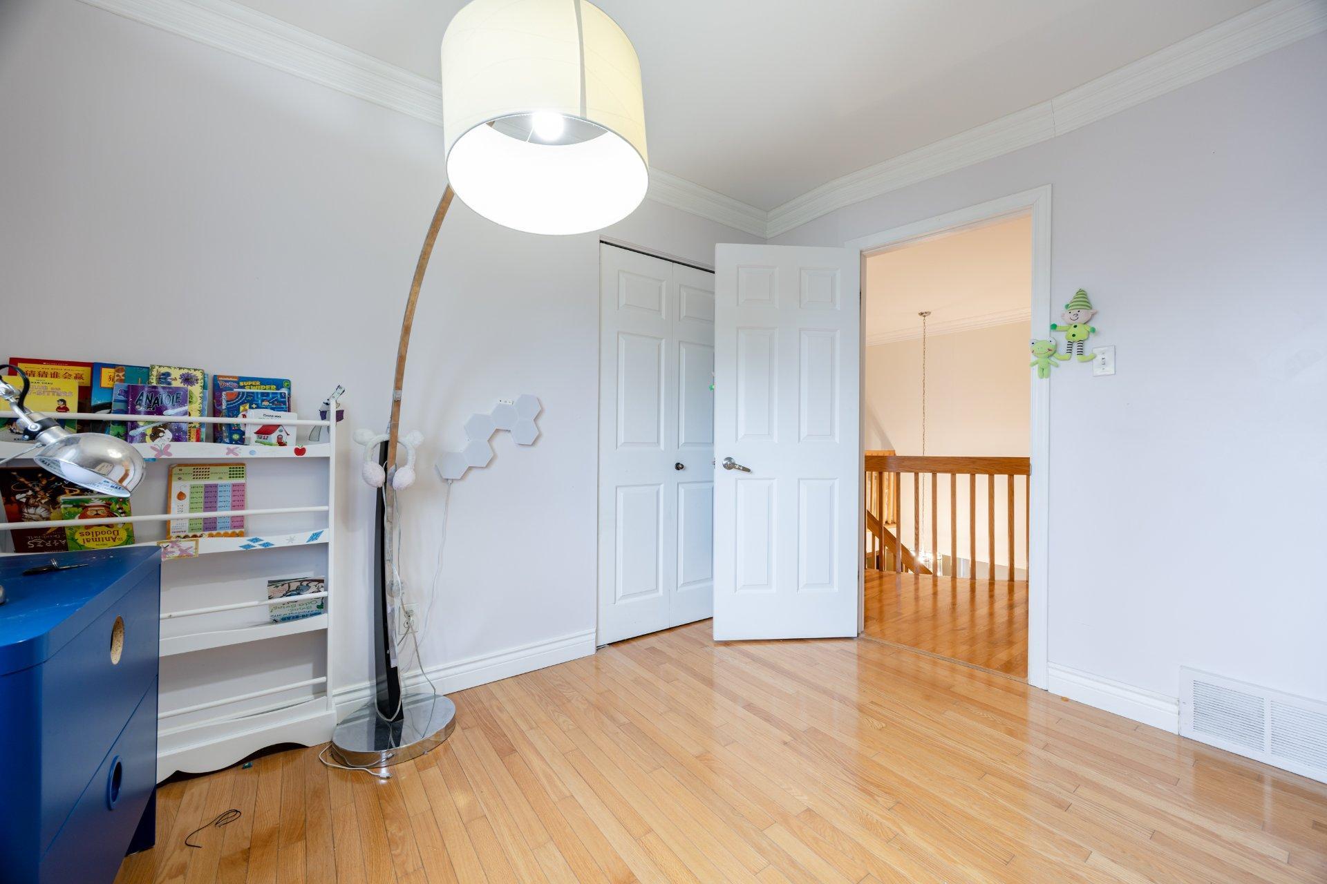 









129


Rue Houde

,
Kirkland,




QC
H9J3A8


