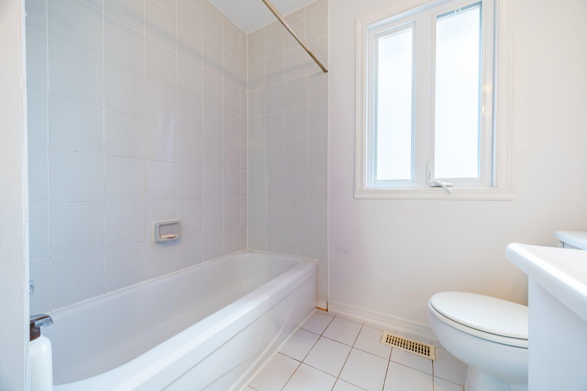









129


Rue Houde

,
Kirkland,




QC
H9J3A8


