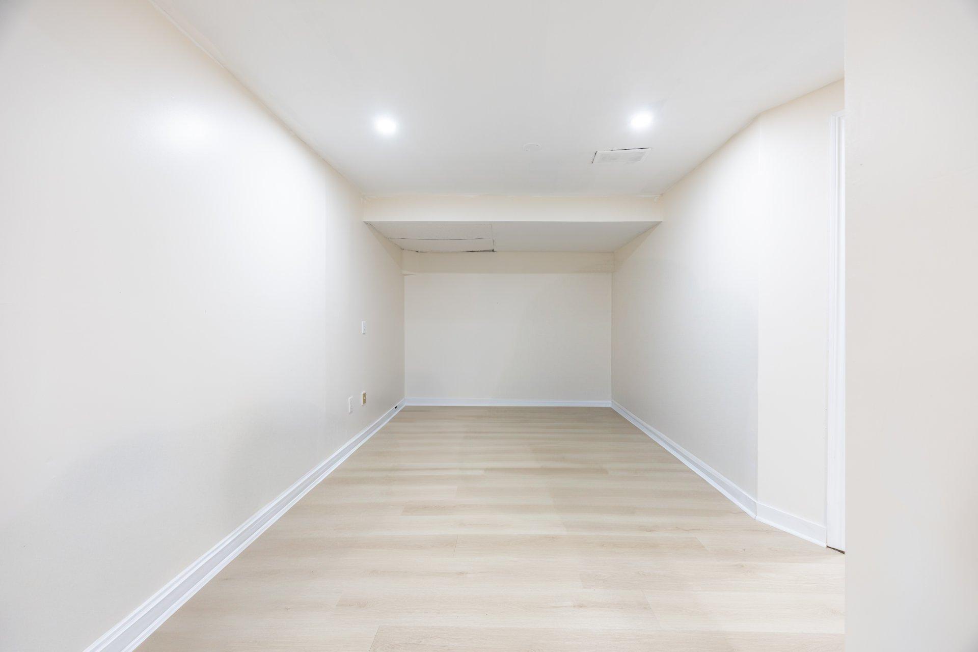 









129


Rue Houde

,
Kirkland,




QC
H9J3A8

