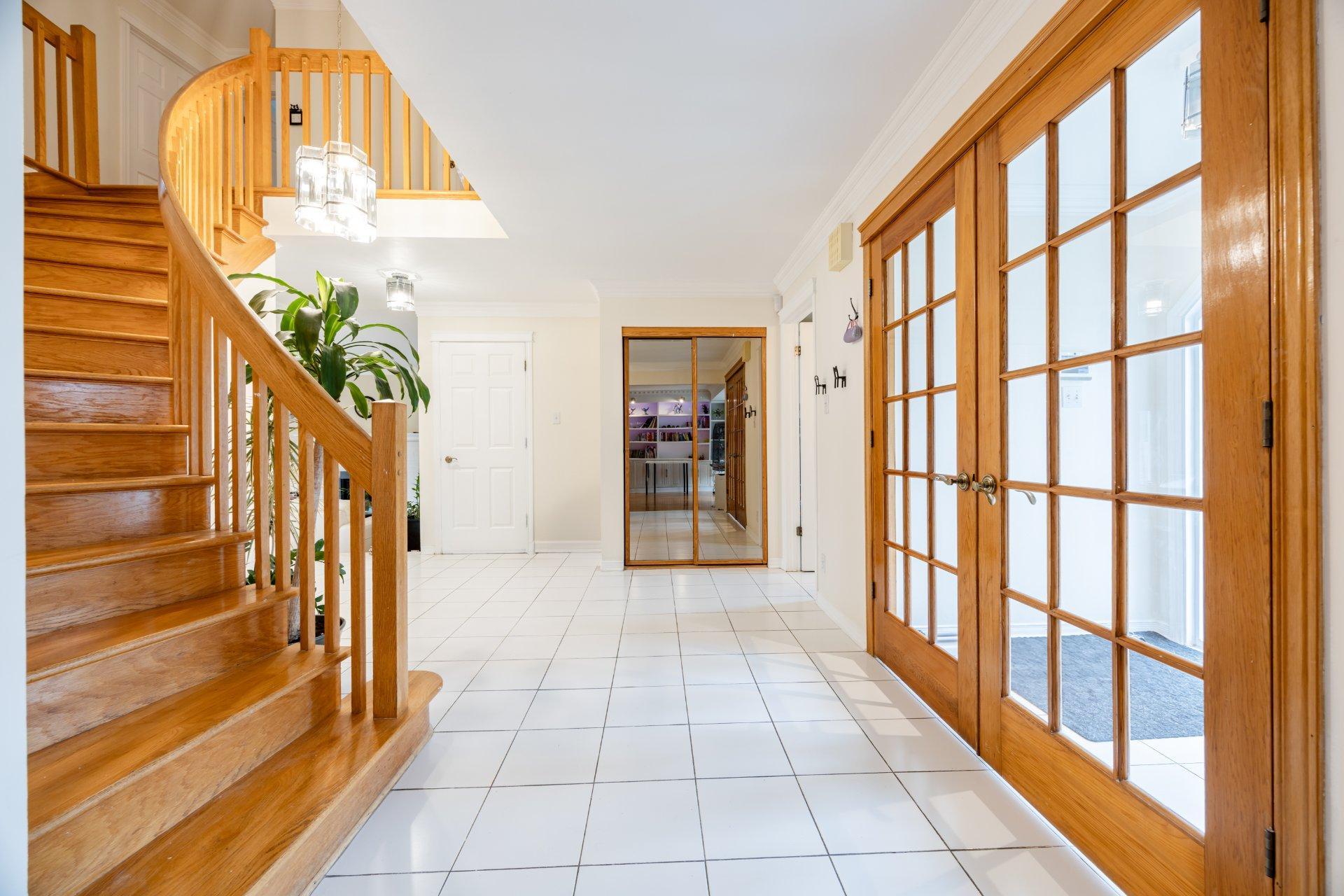 









129


Rue Houde

,
Kirkland,




QC
H9J3A8

