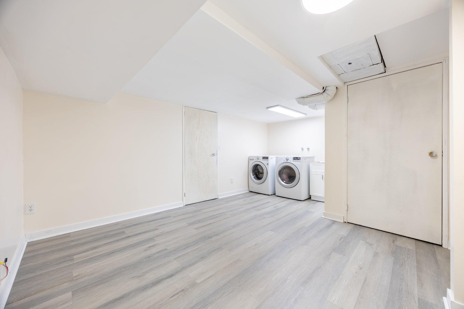 









129


Rue Houde

,
Kirkland,




QC
H9J3A8

