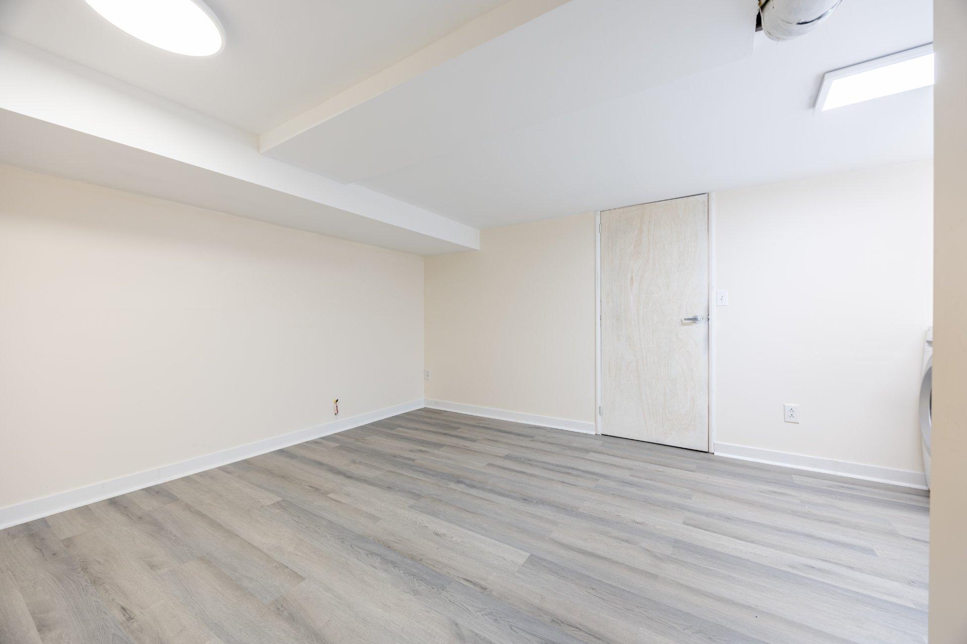 









129


Rue Houde

,
Kirkland,




QC
H9J3A8

