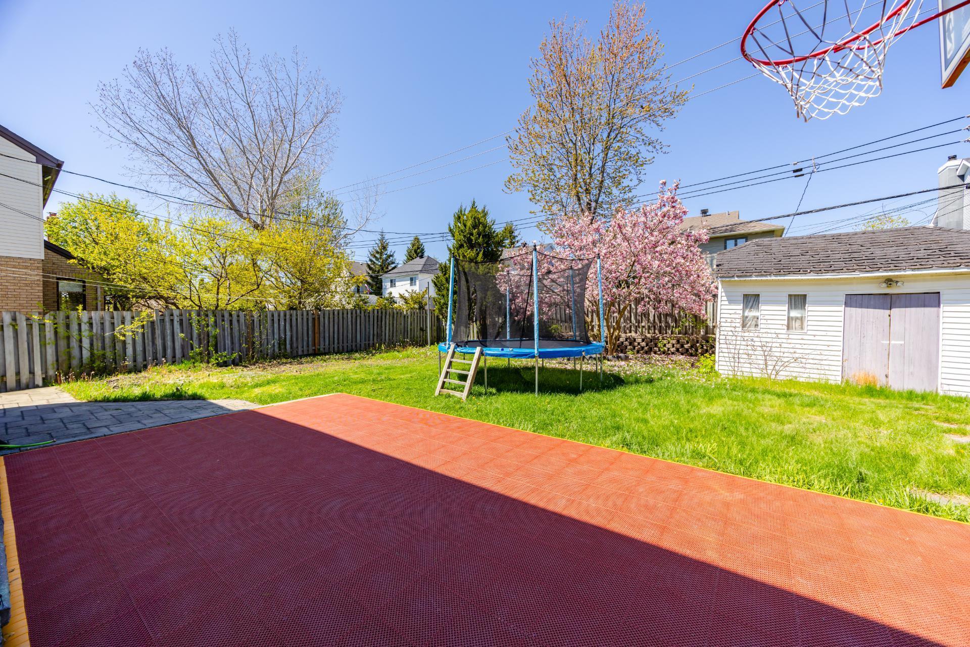 









129


Rue Houde

,
Kirkland,




QC
H9J3A8

