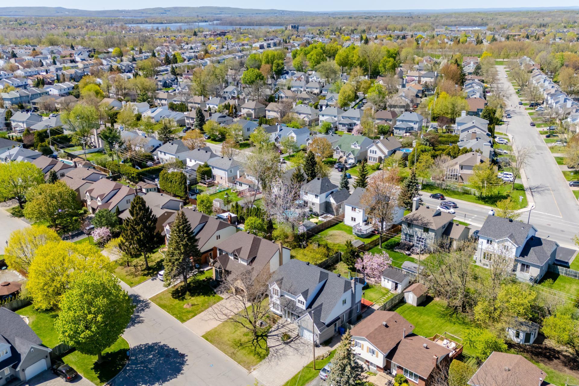 









129


Rue Houde

,
Kirkland,




QC
H9J3A8


