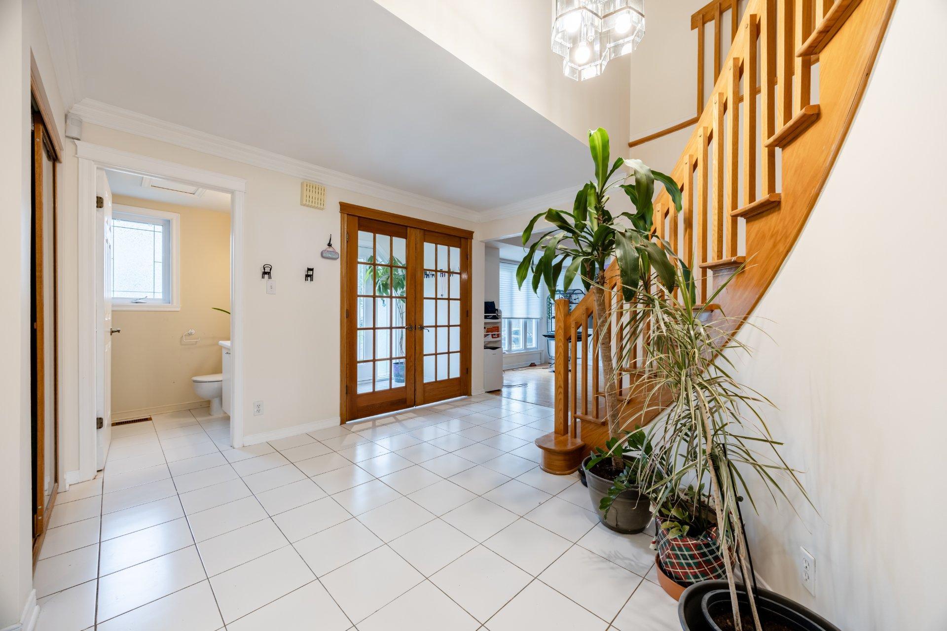 









129


Rue Houde

,
Kirkland,




QC
H9J3A8

