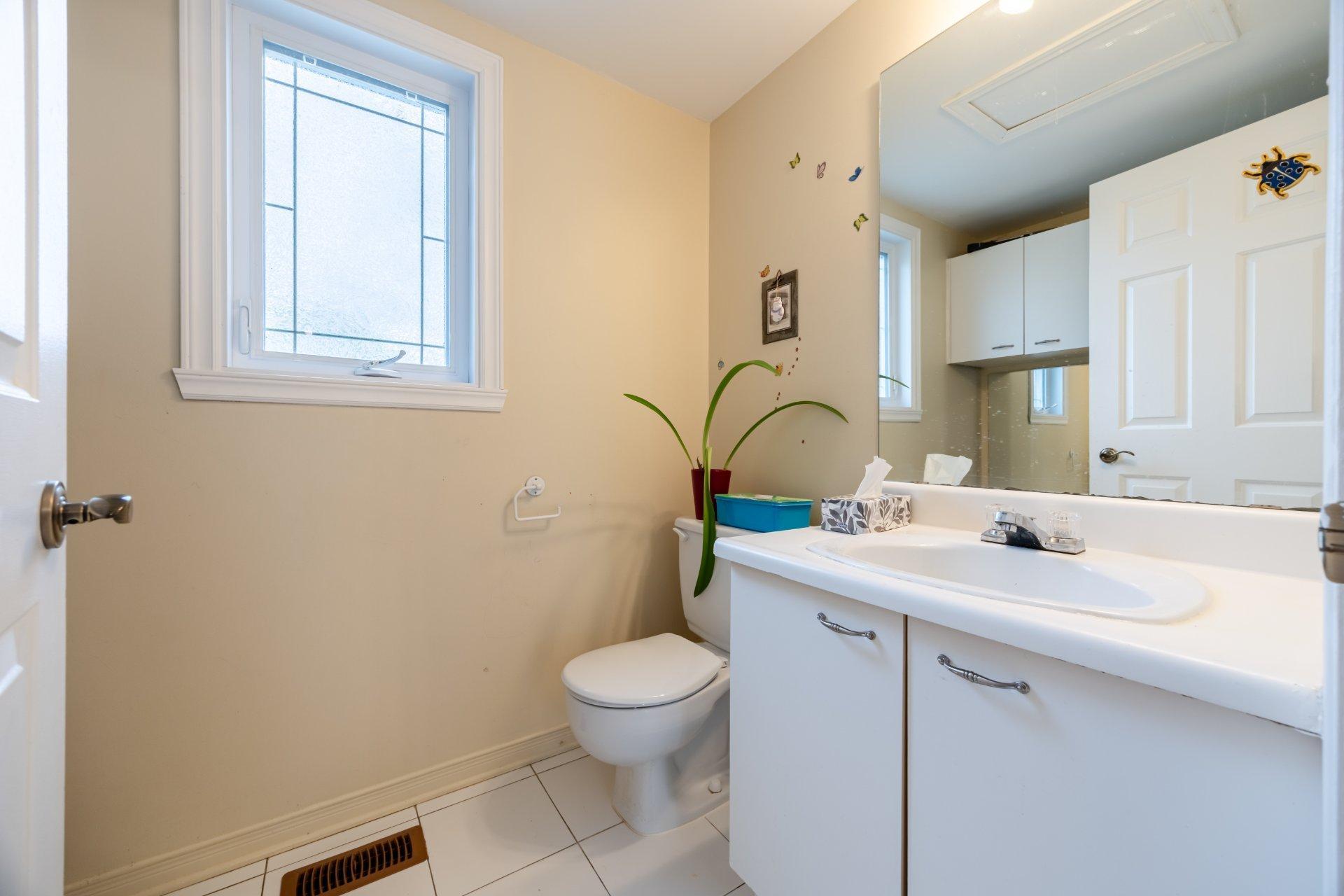 









129


Rue Houde

,
Kirkland,




QC
H9J3A8

