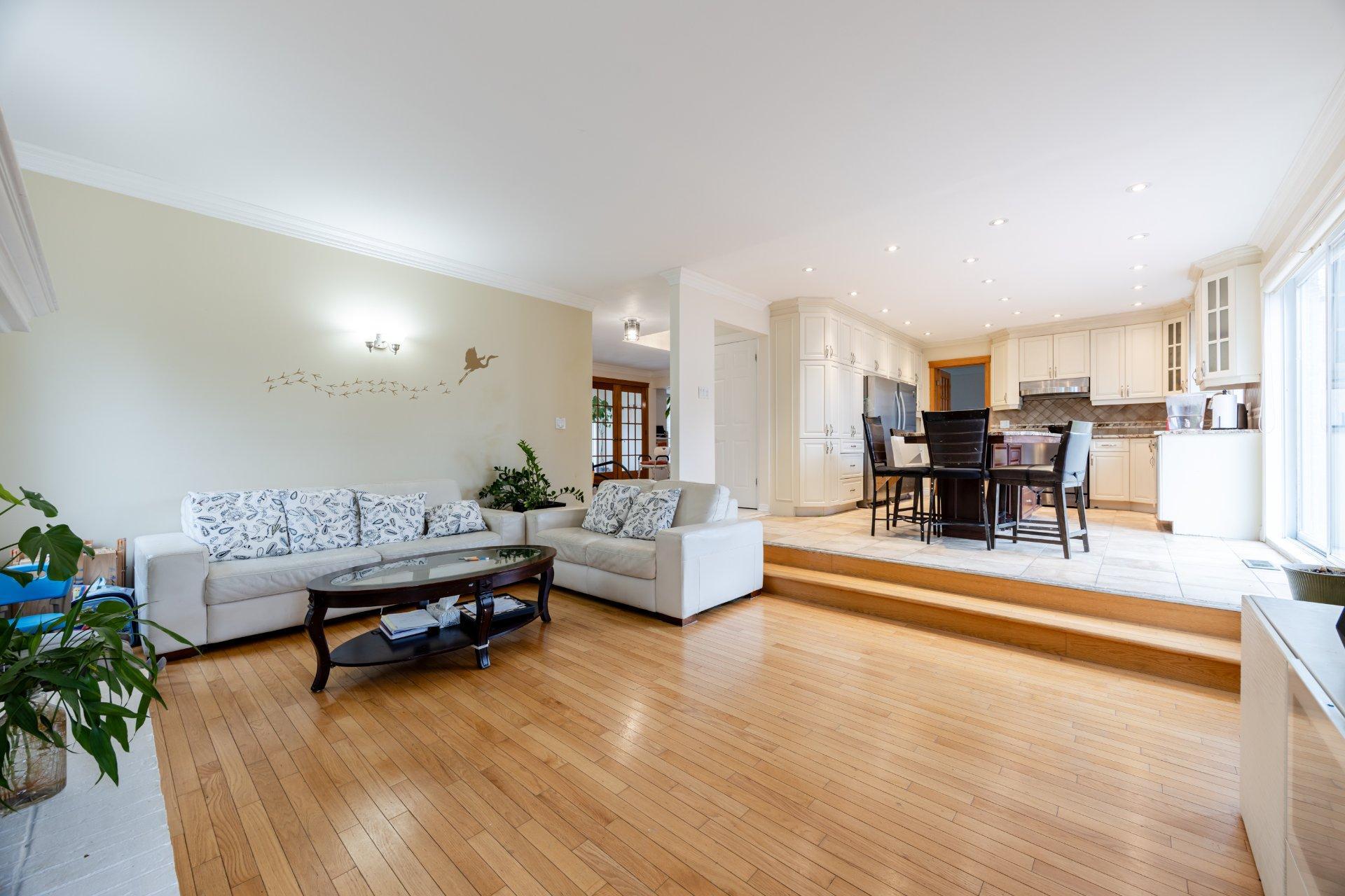 









129


Rue Houde

,
Kirkland,




QC
H9J3A8

