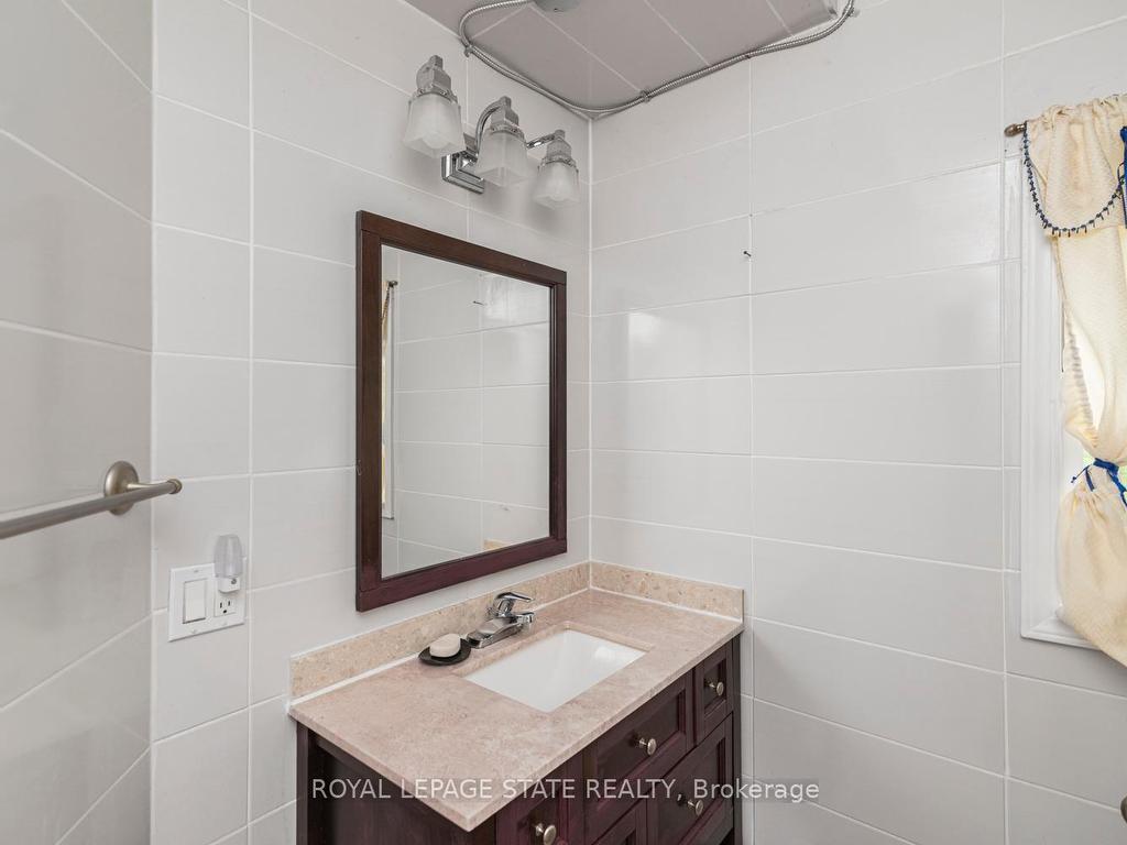 









47


Clyde

Street,
Hamilton,




ON
L8L 5R5

