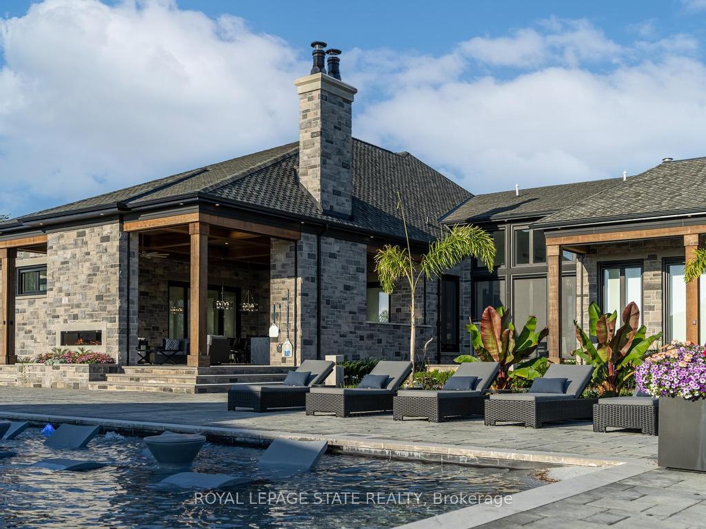 









1272


Fiddlers Green

Road,
Hamilton,




ON
L9G 3L1

