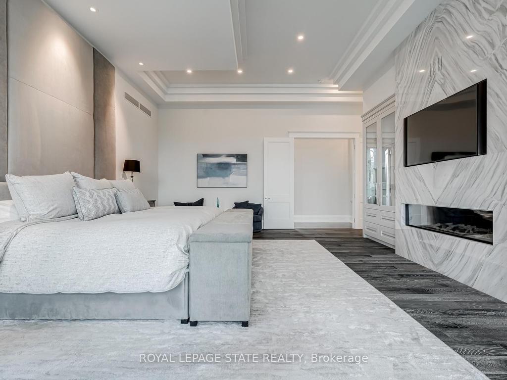 









1272


Fiddlers Green

Road,
Hamilton,




ON
L9G 3L1

