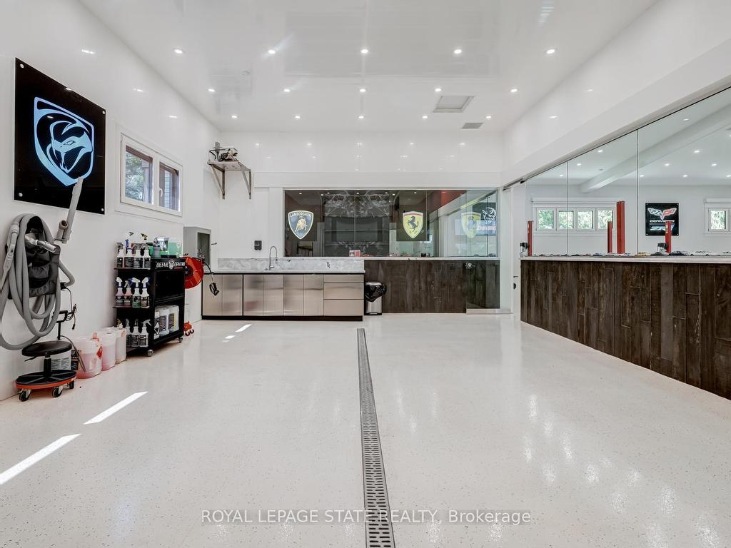 









1272


Fiddlers Green

Road,
Hamilton,




ON
L9G 3L1

