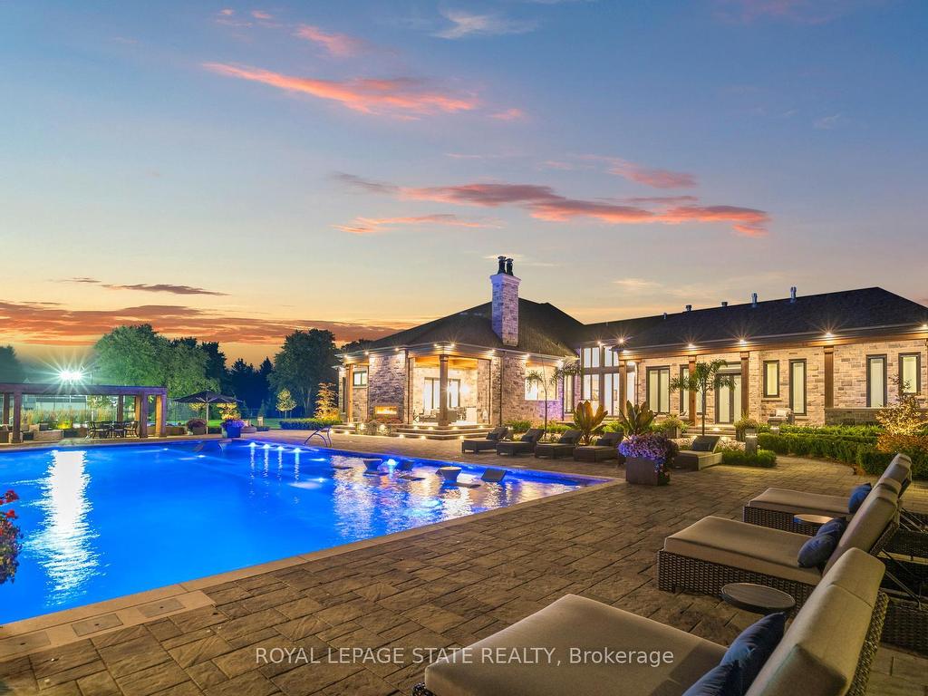 









1272


Fiddlers Green

Road,
Hamilton,




ON
L9G 3L1

