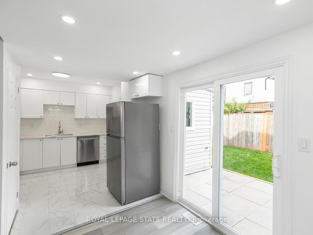 









333


Britannia

Avenue,
Hamilton,




ON
L8H 1Y4

