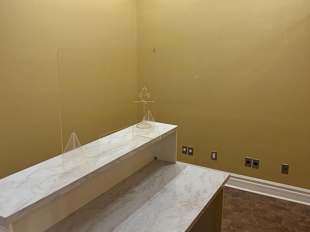 









805


King

Street East,
Hamilton,




ON
L8M 1A8

