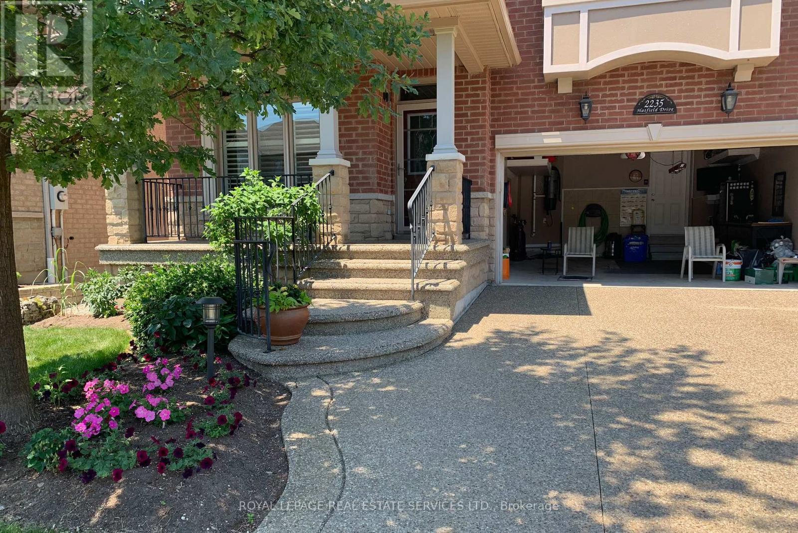 












2235 HATFIELD DRIVE

,
Oakville,




Ontario
L6M4W4

