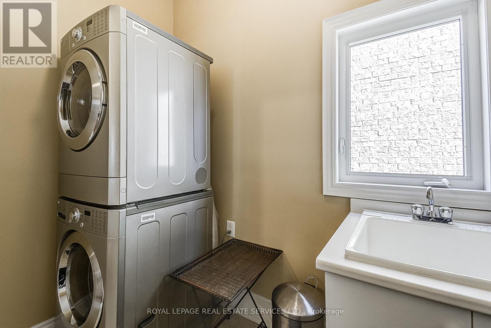 












2235 HATFIELD DRIVE

,
Oakville,




Ontario
L6M4W4

