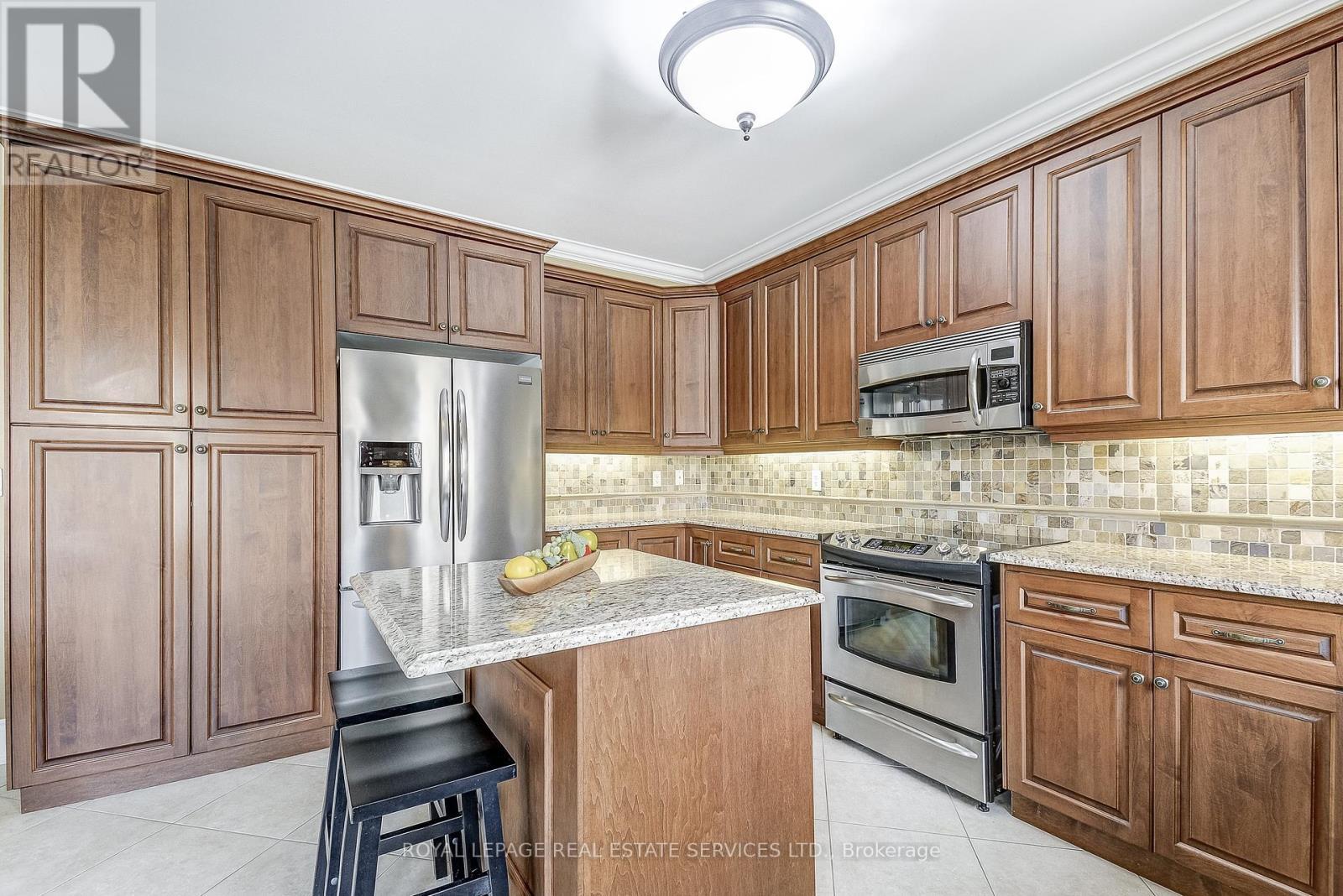 












2235 HATFIELD DRIVE

,
Oakville,




Ontario
L6M4W4


