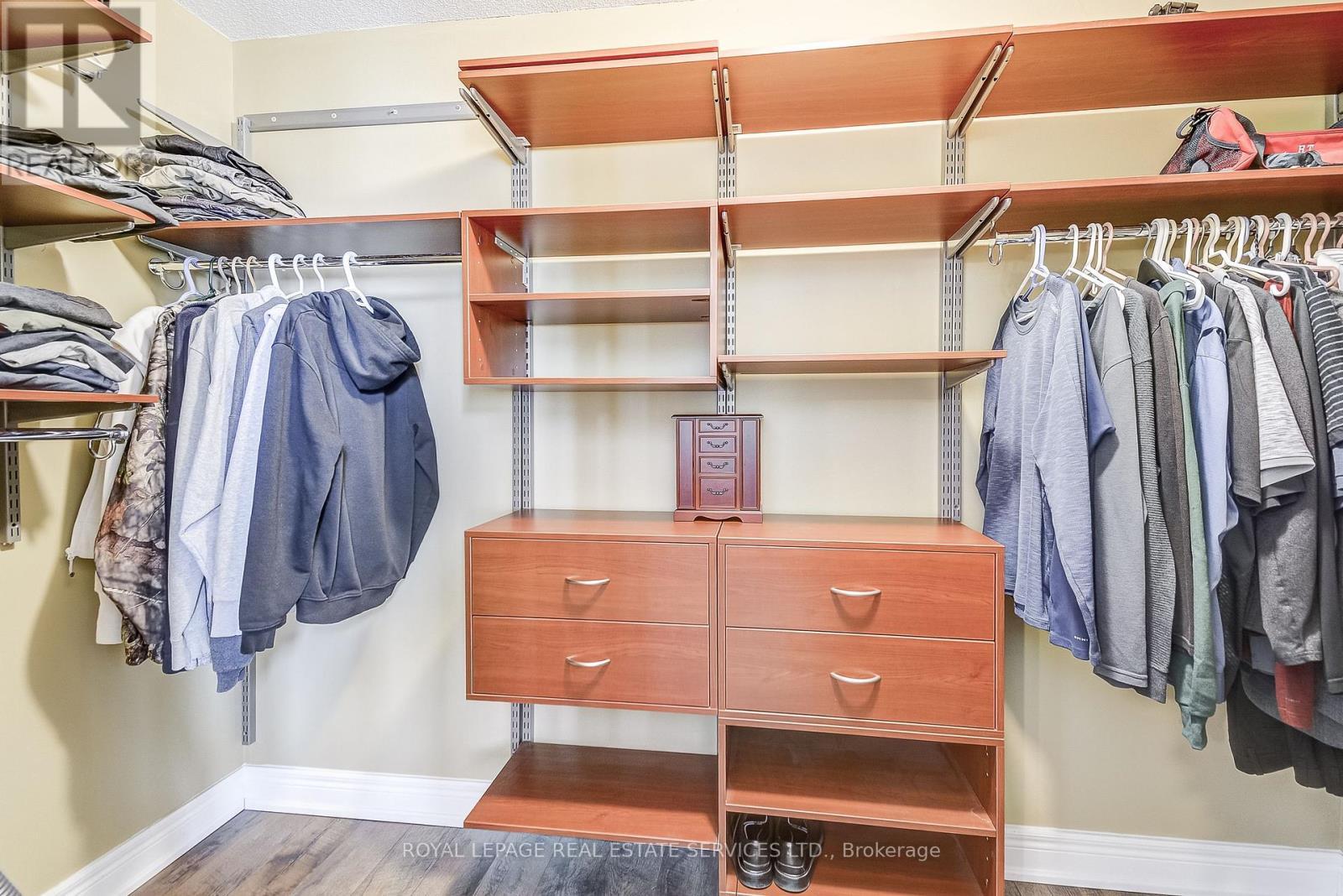












2235 HATFIELD DRIVE

,
Oakville,




Ontario
L6M4W4

