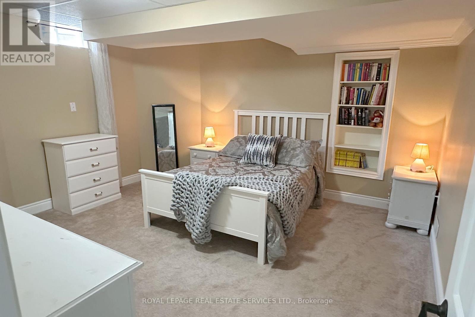 












2235 HATFIELD DRIVE

,
Oakville,




Ontario
L6M4W4

