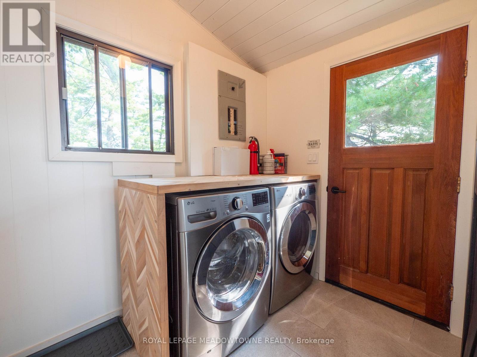 












460 ISLAND

,
The Archipelago,




Ontario
P2A2W8

