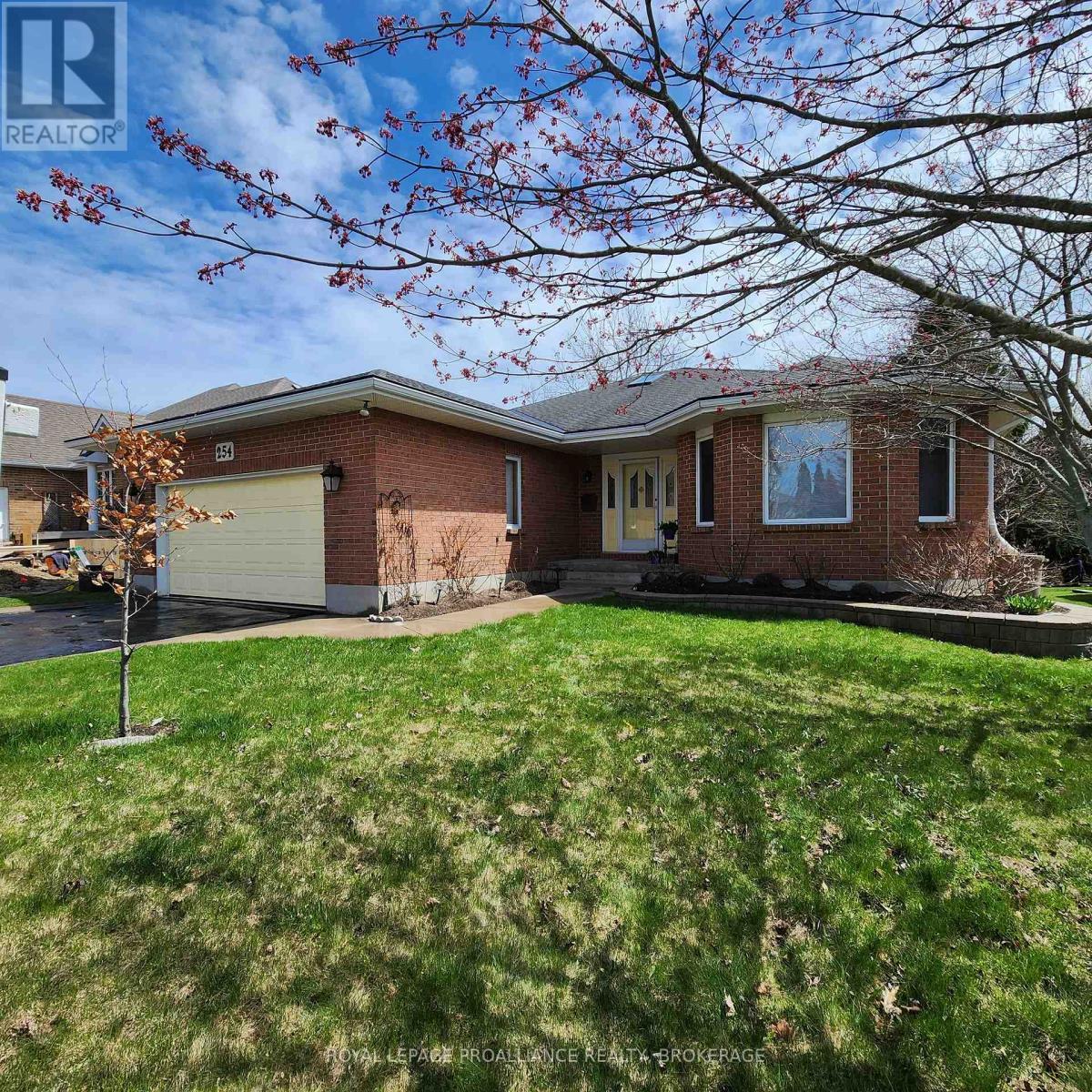 












254 FRIARHILL CRESCENT

,
Kingston (East Gardiners Rd),




Ontario
K7M8P4

