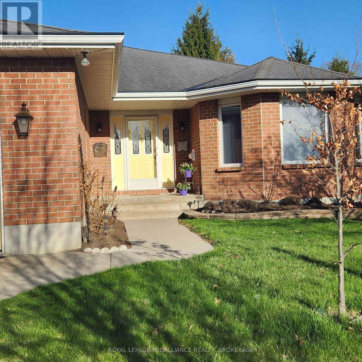 












254 FRIARHILL CRESCENT

,
Kingston (East Gardiners Rd),




Ontario
K7M8P4

